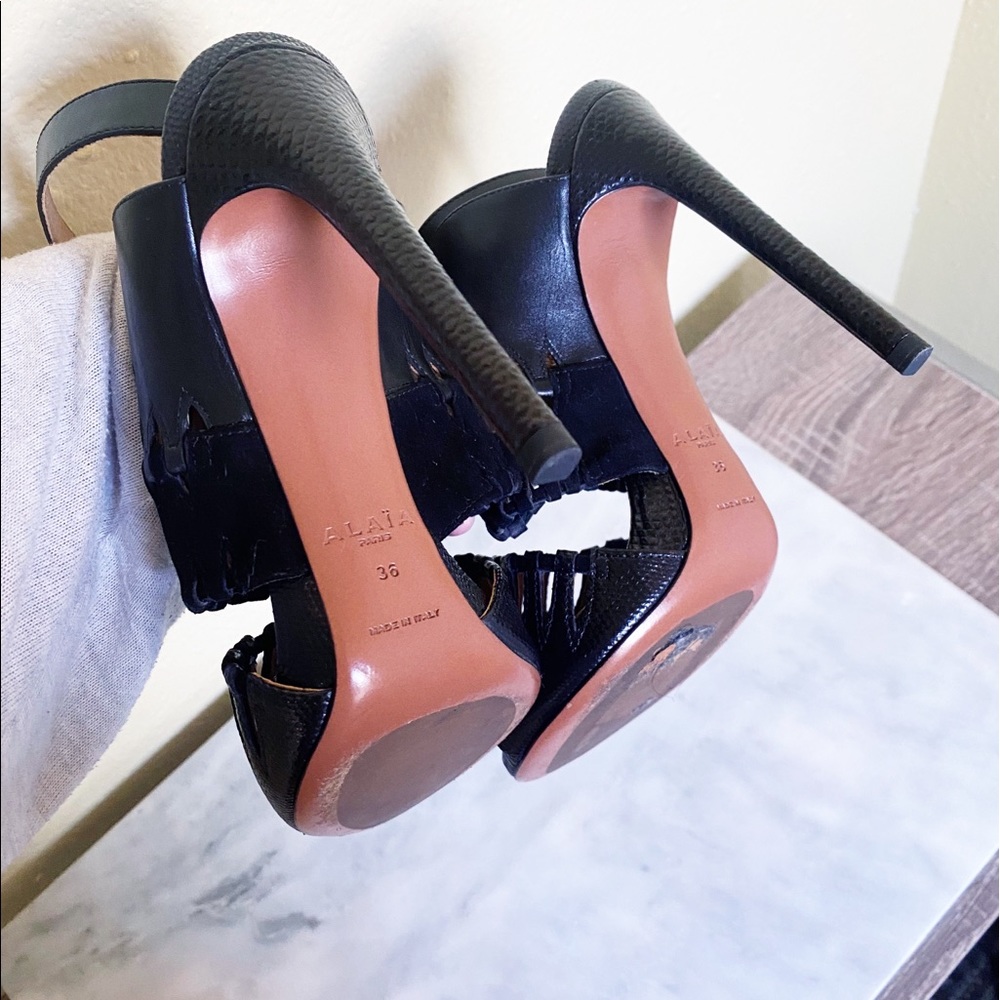 Auth. ALAÏA Black Snakeskin Embossed Strappy Heels - Picture 3 of 9